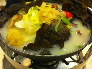 魚湯浸花膠娃娃菜