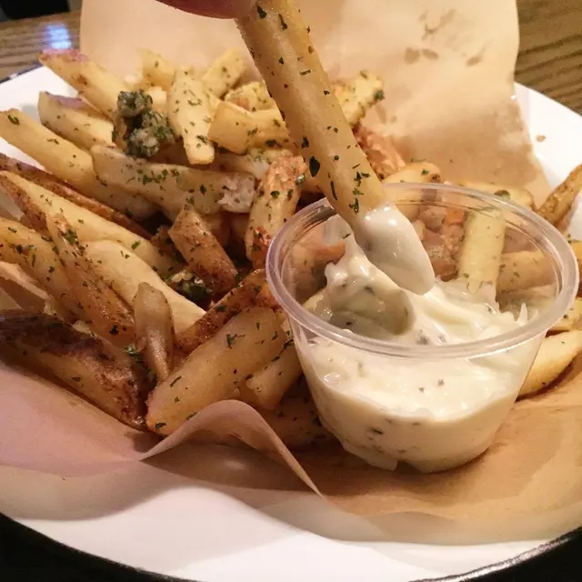 Garlic Fries with Truffle Mayo