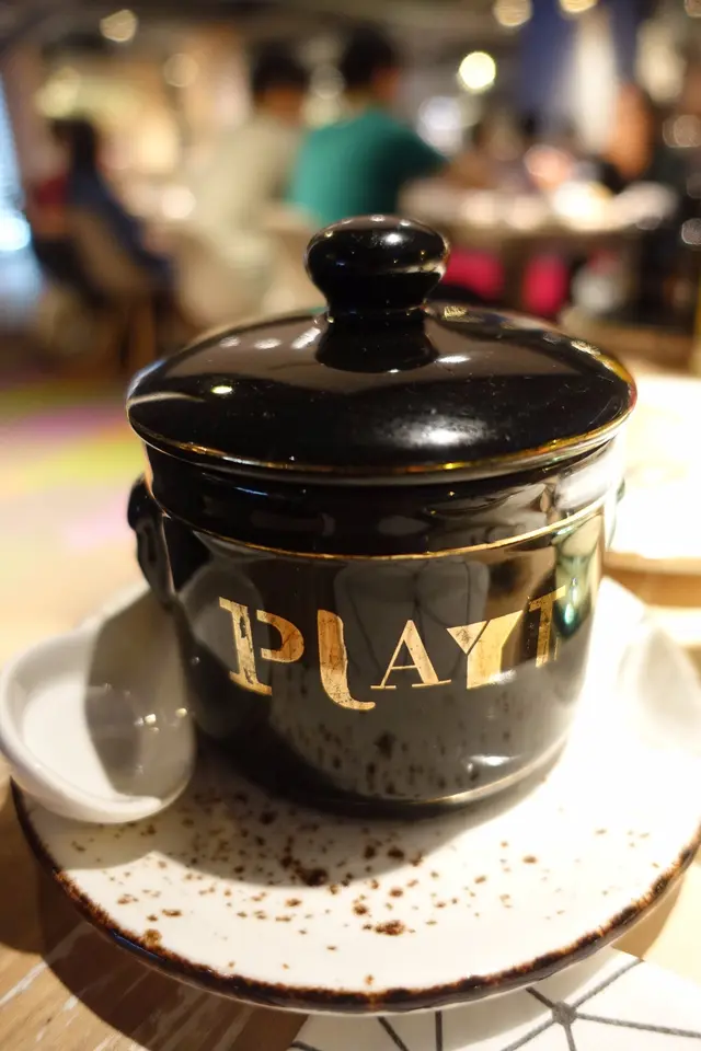 冬菇花膠燉雞腳湯