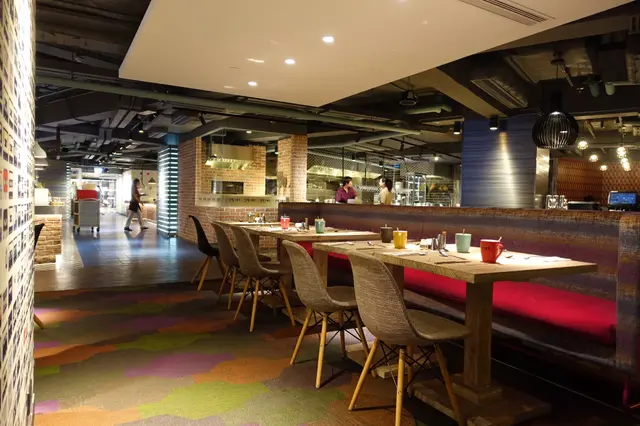 餐廳樓底不算高!