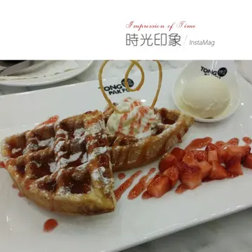 士多啤梨窝夫配雪糕