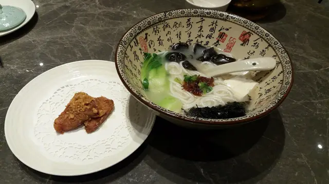 蒜香排骨米線湯