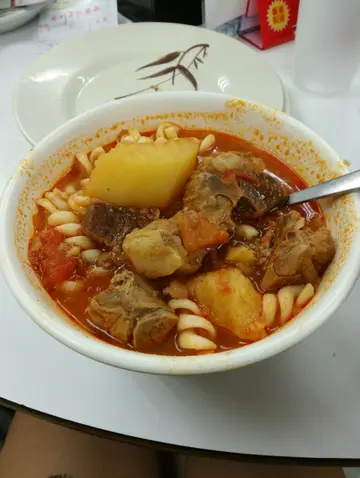 鮮茄薯仔排骨螺絲粉