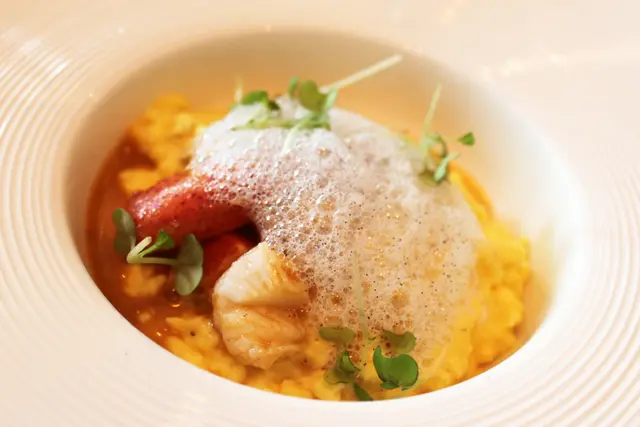 香檳汁意大利飯配龍蝦及蜆肉