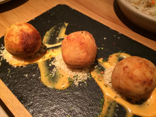 炸芝士士配柚子酸籽醬