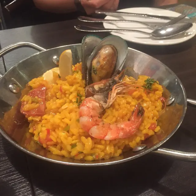 份量少  海鮮唔新鮮  但個飯既味道不錯