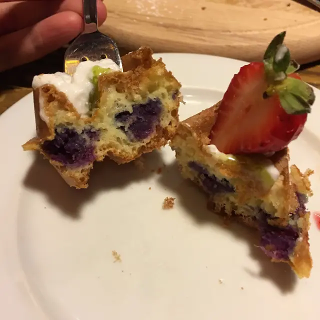 紫薯草莓鬆餅配抹茶雪糕