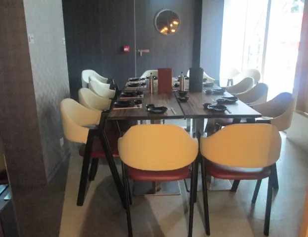 一間可容納十多人的獨立房間