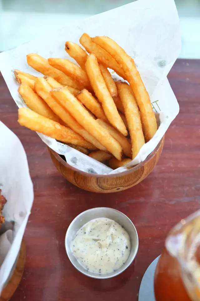 Crispy fries with black truffle mayo