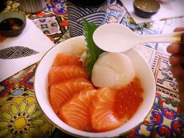 拳头带子鱼生饭