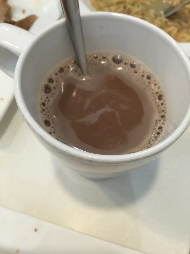 得半杯好似飲剩既熱華田給客人