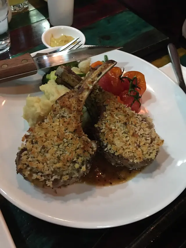 送到枱面聞到一陣蘇味，本身唔太喜歡食羊，但一試，食落口唔太蘇，肉好淋，幾好食😋