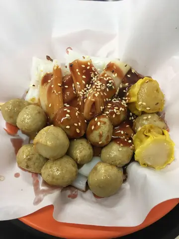 虾米肠粉、鱼蛋、烧卖