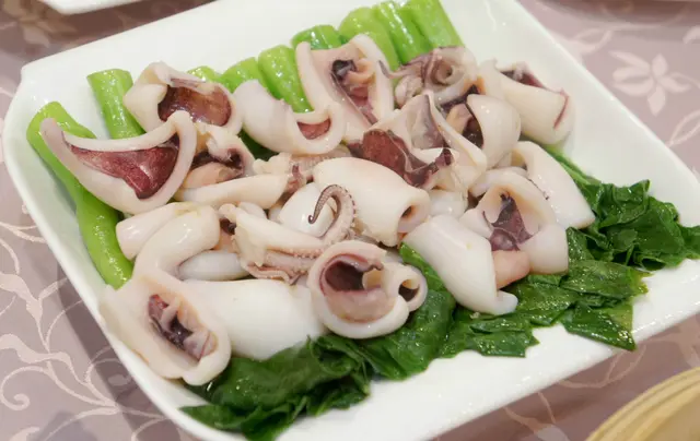 灼時蔬鮮魷