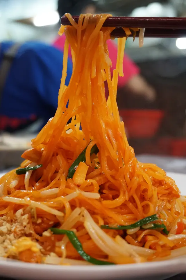 茄汁炒成的金邊粉,幾乎是吃不出魚露的味道,勝在金邊粉煙靭不易斷