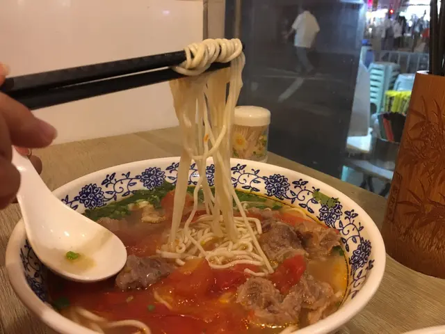 拉麵選擇了細麵，掛湯能力OK，只是口感沒那麼QQ