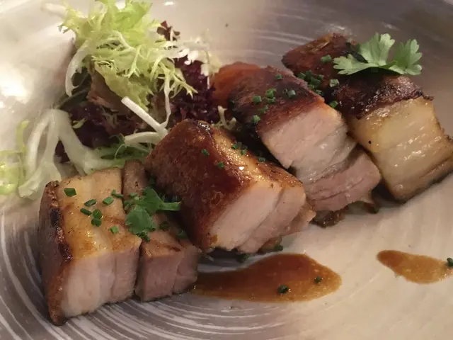 燒豬腩太硬 ，反而個焦糖蘋果ok