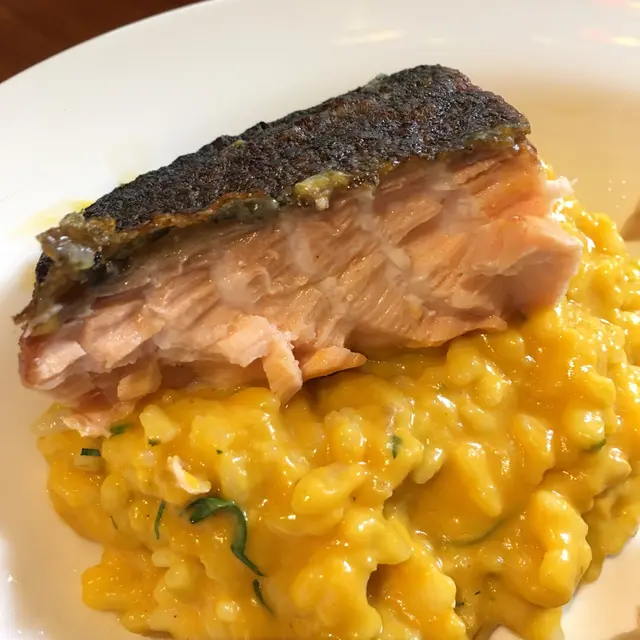 南瓜意大利燉飯配香煎挪威三文魚