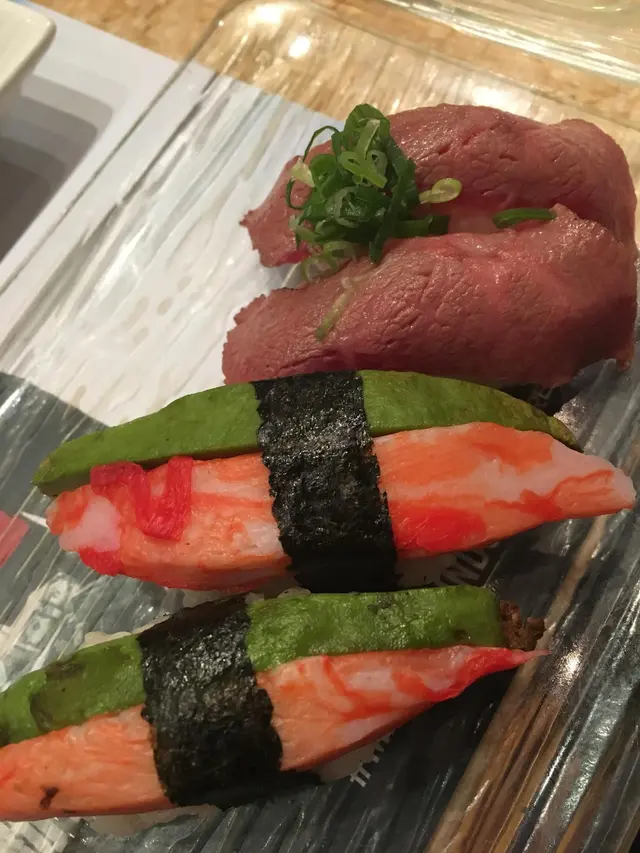蟹肉牛油果壽司 - 18
火炙極品黑和牛壽司 - 45一件
兩樣都好吃！牛油果冧冧的，好味道！