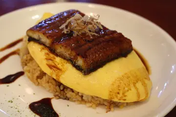 燒鰻魚熔岩蛋包飯