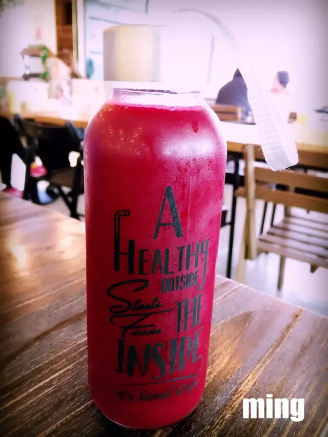 「本周冷壓鮮果汁」