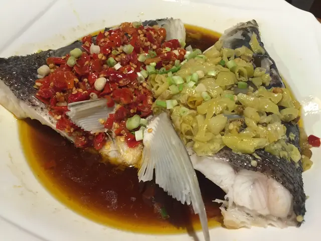 送到上嚟原來咁大份,魚頭鋪滿兩種唔同嘅辣椒,魚肉好滑非常香同新鮮,完全冇腥味,個汁都係重點,撈飯食勁正!! 好味!! 必食!!