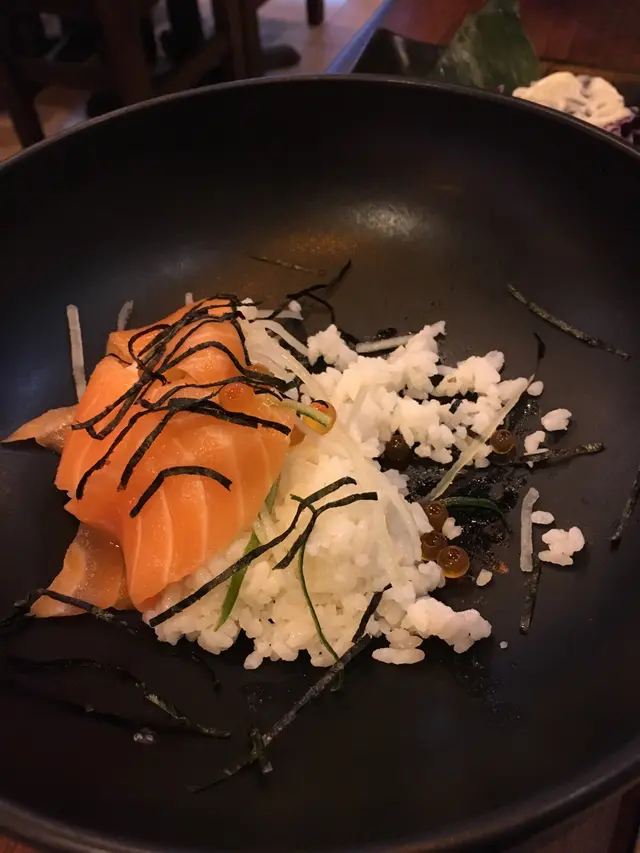 好難食!三文魚子又腥又酸!!!😩😩😩😩,淨係三文魚叫做入得下口 ,但都係一般。