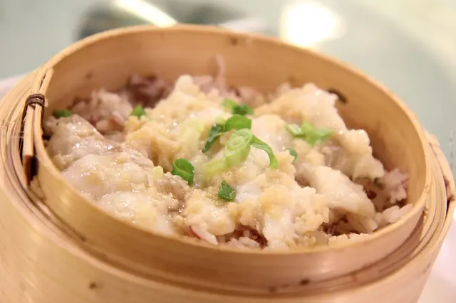 荷香蒜蓉海斑片原籠蒸鴛鴦飯