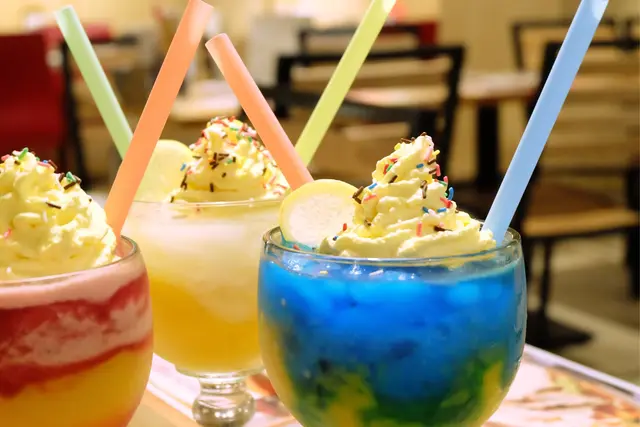 南海冰冰 芒果同藍妹 味道有點特別 1飲2種味道一齊彈出嚟