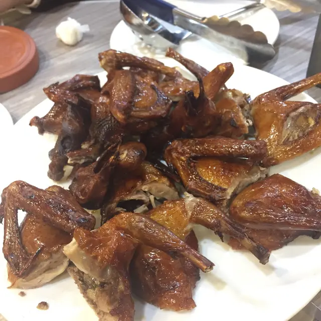 脆皮乳鴿