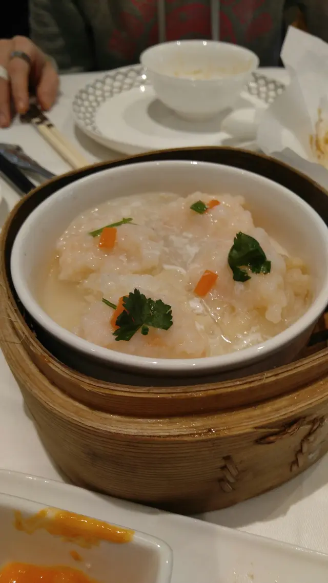 冇乜味 蝦膠口感還ok 魚肚係用清水煮熟