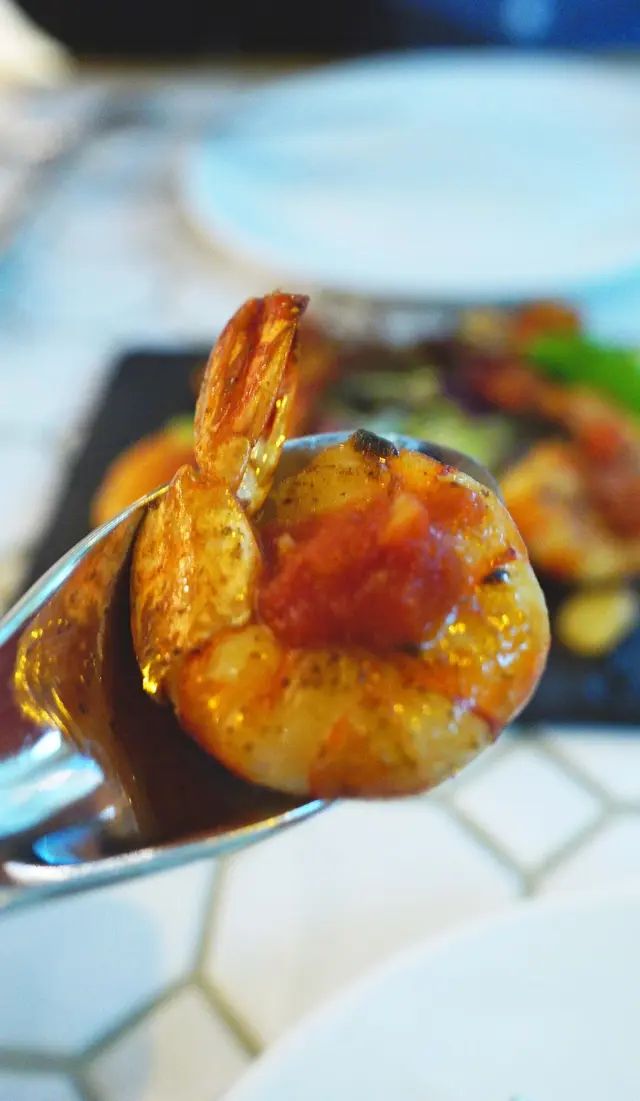 香蒜大蝦配蕃茄莎莎醬