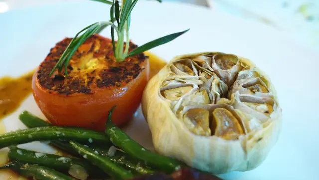 烤美國安格斯牛肉眼扒配迷迭香汁