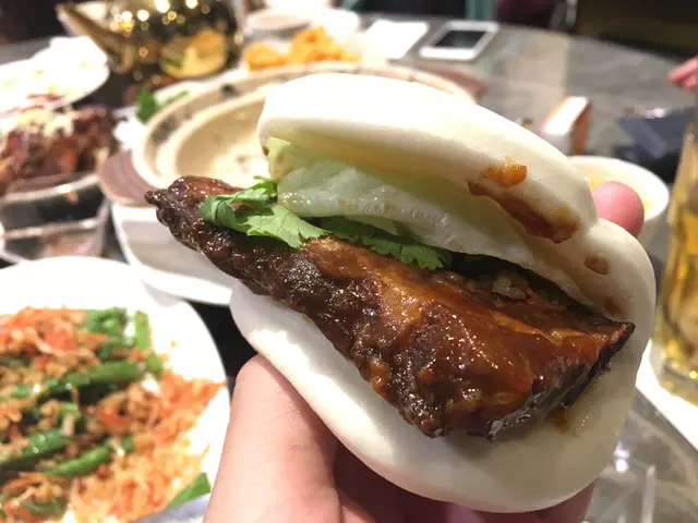 唔怕肥嘅朋友，真心推介一食！包皮、生菜、芫茜嘅配合，令到岩岩好，大滿足！