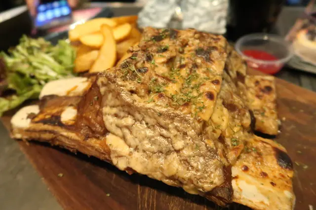 慢煮澳洲牛肋骨伴花生忌廉