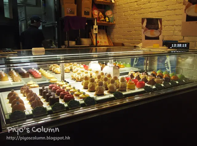 menu上只列出輕食和部份甜品，記得留意甜品櫃。