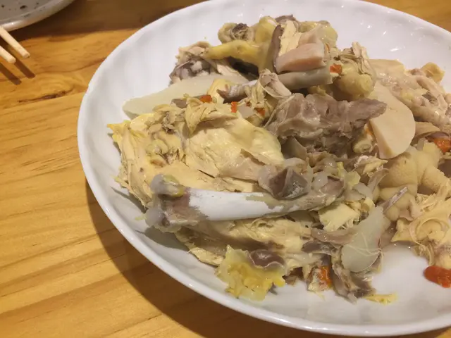 足湯料，忍不住不停食湯渣，響螺甜，豬肉和雞肉亦煲得夠火喉！