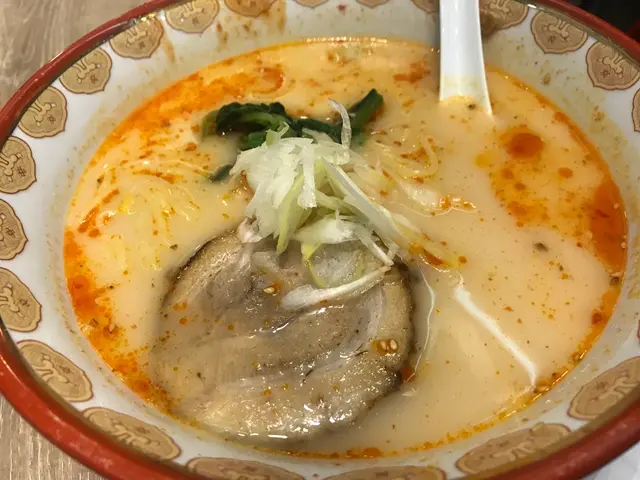 拉麵有得選軟、中、硬，味道只有辣味🌶