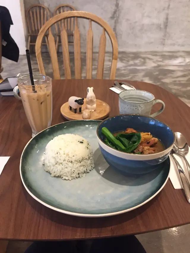 排骨菜飯 & iced latte