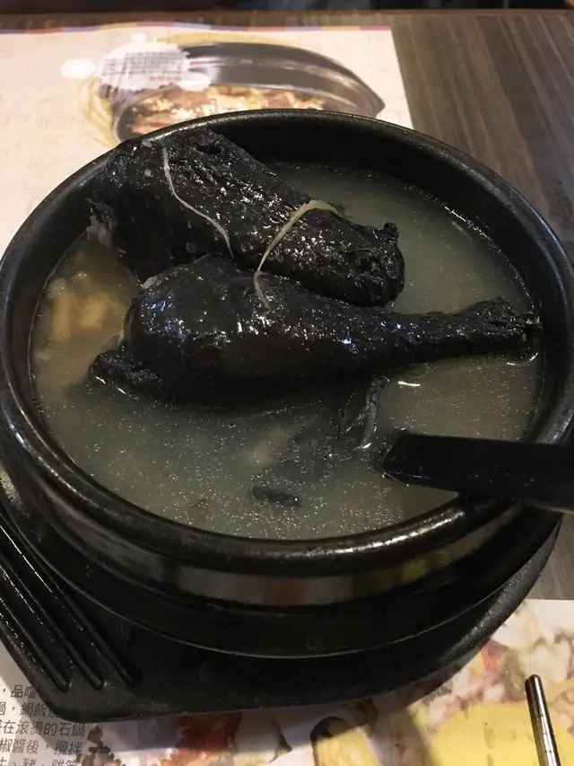 連小菜2碟、白飯及飲品