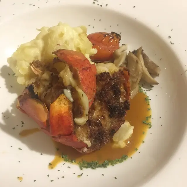 焗芝士及xo醬龍蝦伴薯蓉