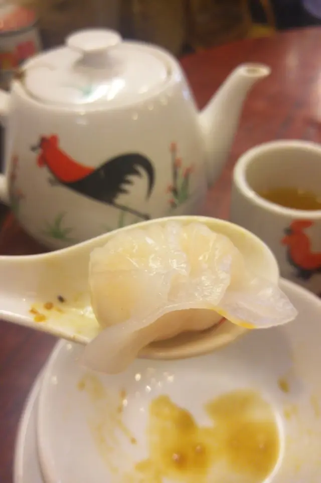 蝦餃皮都算薄, 帶點黏性