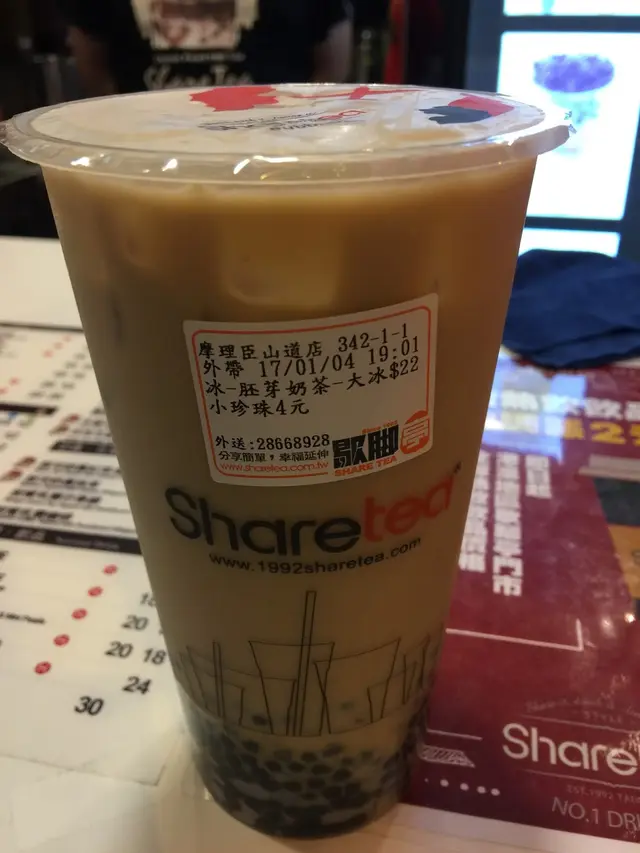 奶茶茶味突出，飲落感覺幼滑香濃，唔會死甜味！
值得一讚的是珍珠胚芽份量1d都唔吝嗇，很真材實料呢！👍🏻
細珍珠比普通珍珠更煙韌有嚼勁，q彈得很～☺️