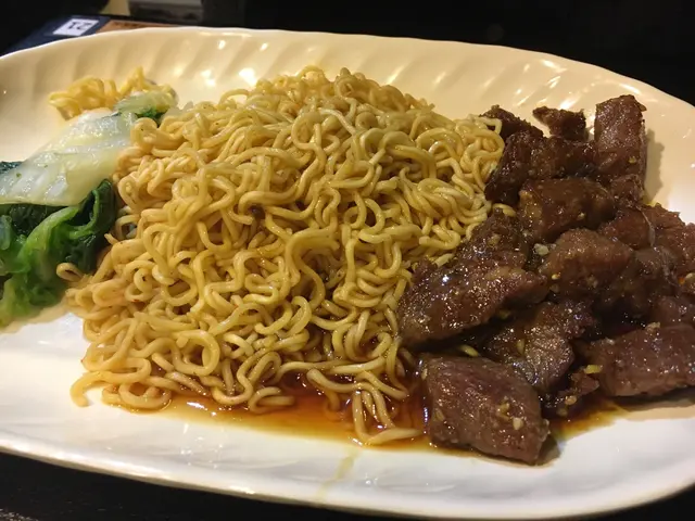 蒜香牛柳粒撈麵