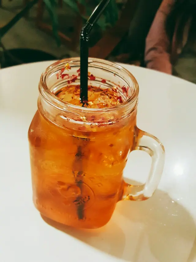 朋友本身諗住嗌櫻花梅子梳打
但我嗌錯呢個😂
好彩唔錯幾好飲🖒