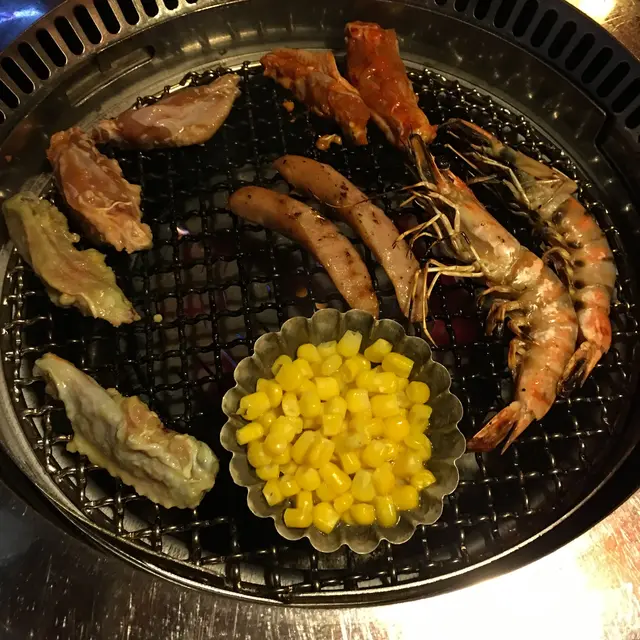 日式燒肉、雞翼、蝦、牛油粟米