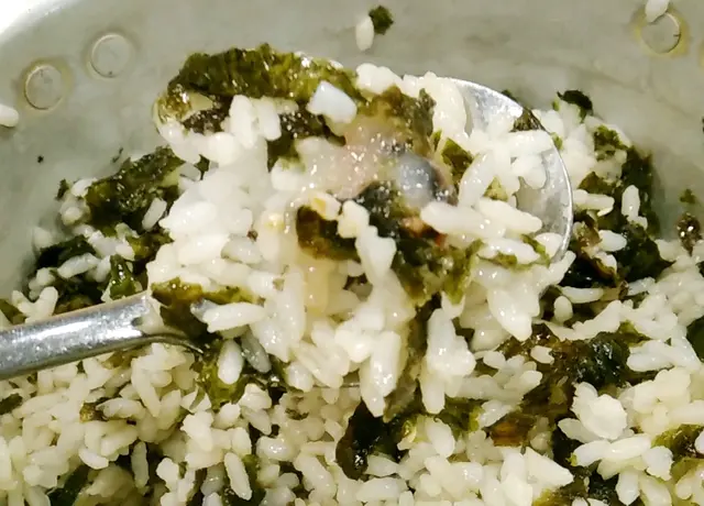 飛機醬缸醃蟹跟紫菜麻油伴飯