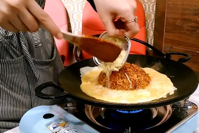 漢拿山芝士蛋溶岩豚肉炒飯