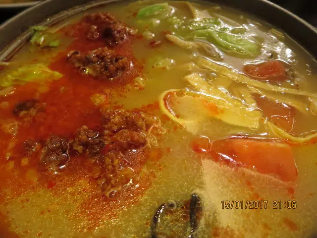 湯底除了有番茄味外，還有一些特別的味道，很是吸引；賣相方面，黃色、橙色、啡色混成一體，視覺良好。