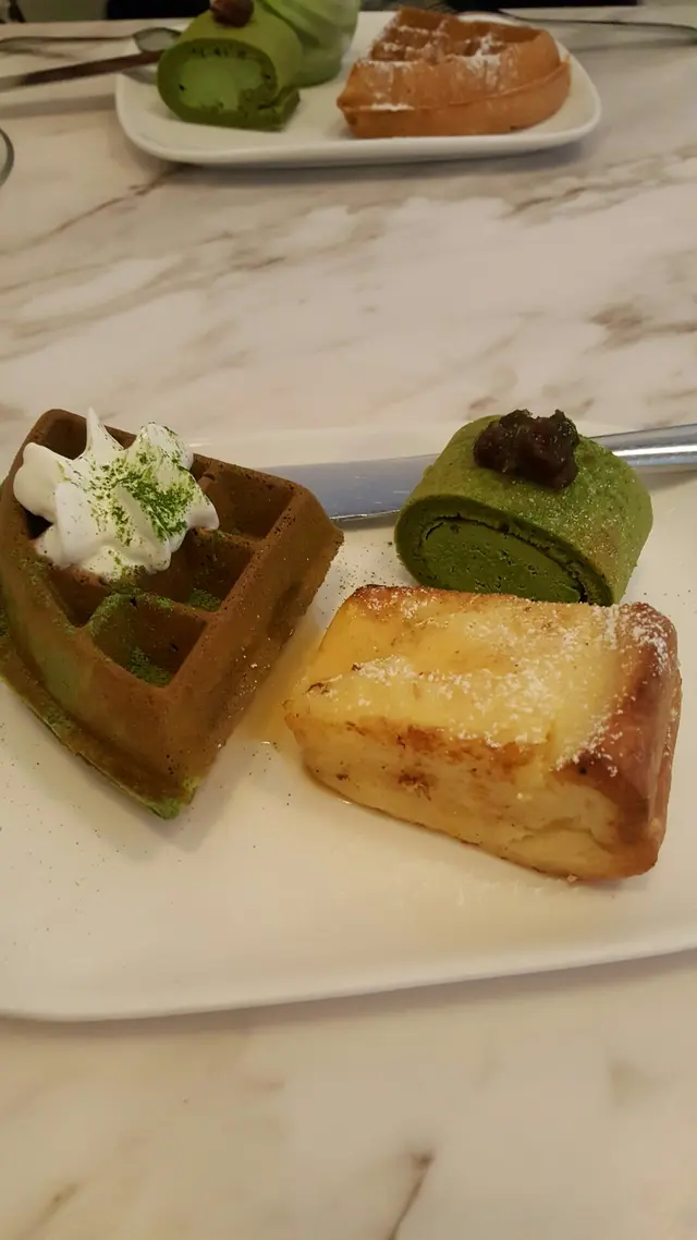 宇治抹茶窩夫、宇治抹茶紅豆卷、法式梳乎蛋多士